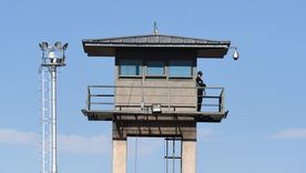 Mendoza adjudica millonaria licitación para bloquear celulares en las cárceles