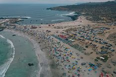 Con su mezcla de tranquilidad, deportes acuáticos y gastronomía local, Totoralillo es la playa perfecta para una escapada diferente en Chile.