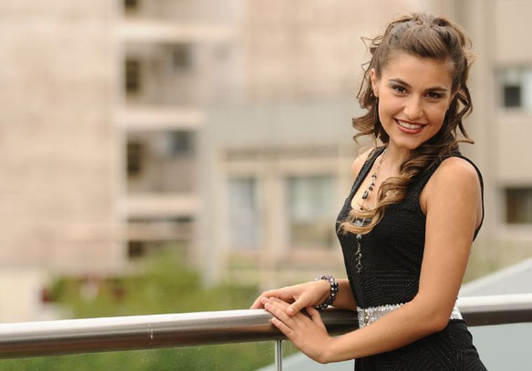 María Belén Brizuela es la bella lavallina que entrega el cetro. Foto: Nacho Gaffuri/MDZ