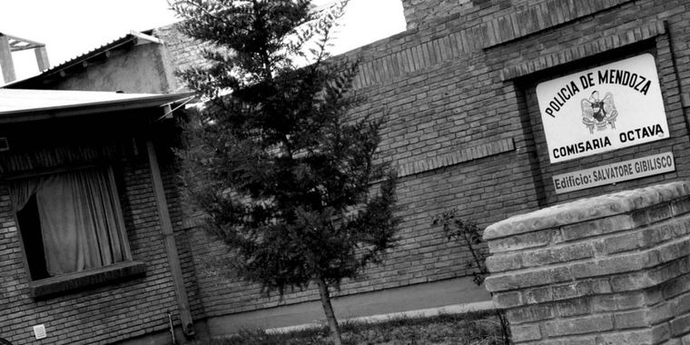 Ingresó aprehendido a la Comisaría 8va con un arma de la policía. Foto: Archivo/Mediamza.com