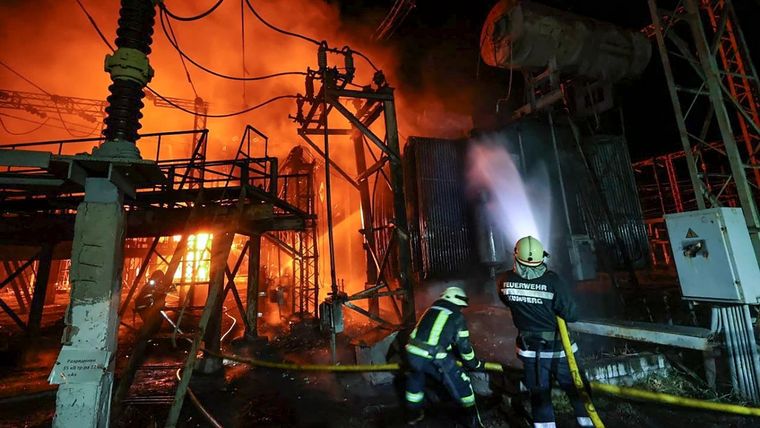 Ataques masivos Millones de ucranianos se quedan con frecuencia sin energía eléctrica