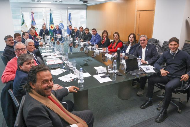 Los gobernadores volviron a reunirse en el Consejo Federal de Inversiones para escuchar la propuesta del Gobierno frente a sus reclamos por la caída de la coparticipación.