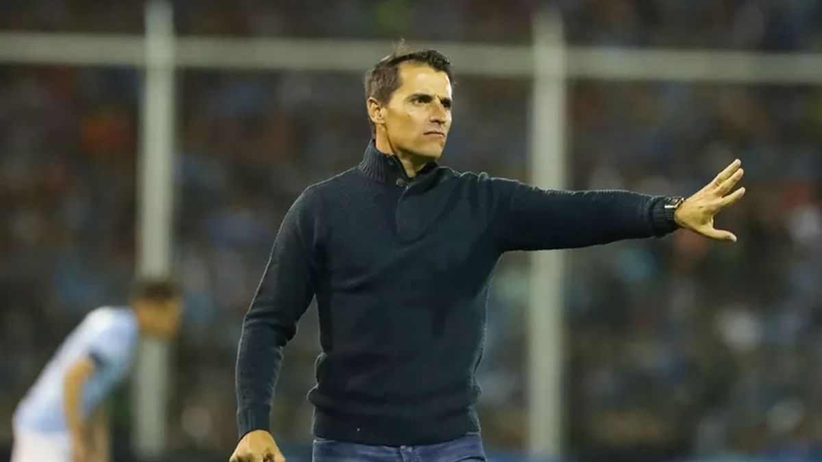 Farré listo para firmar como DT de Gimnasia... pero la Libertadores aparece como amenaza