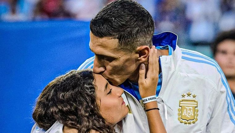 Mía, hija de Ángel Di María, le dedicó una conmovedora carta a su padre tras su retiro de la Selección Argentina. Foto: @angeldimariajm