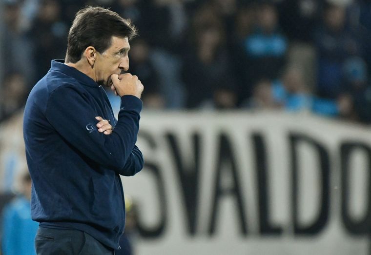 Gustavo Costas reveló lo que sintió al enterarse sobre la convocatoria de Cambeses a la Selección argentina.&nbsp;