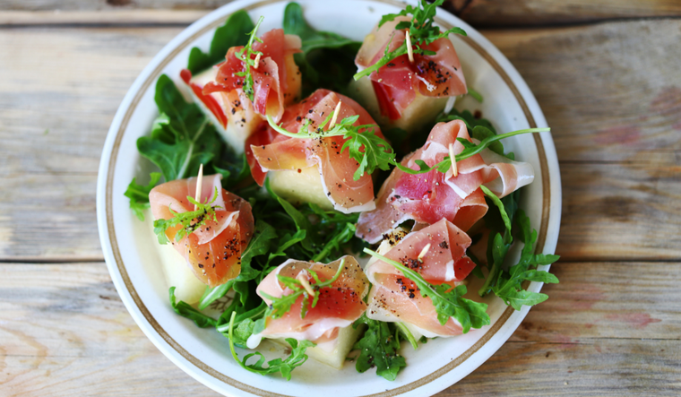 El aperitivo perfecto de verano, melón con jamón crudo