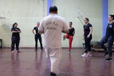 En la Ciudad de Mendoza se realiza un taller de defensa personal destinado a mujeres.