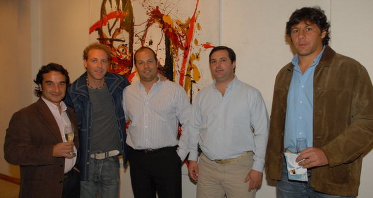 Marcelo Ortega -director del MUCHA-, Cristóbal Peña y Lillo -autor de las obras-, Pablo Vicchi -director de Brokers-, Andrés Zavattieri -Finca Don Vicente- y Gastón Nasazzi -de Fundavita-. Foto: Ivana González / MDZ