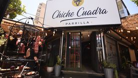 El mendocino Carlos Chiche Cuadra es el creador de la parrilla que lleva su nombre uno de los ricones más argentinos en todo Chile. Foto: Marcos García/MDZ