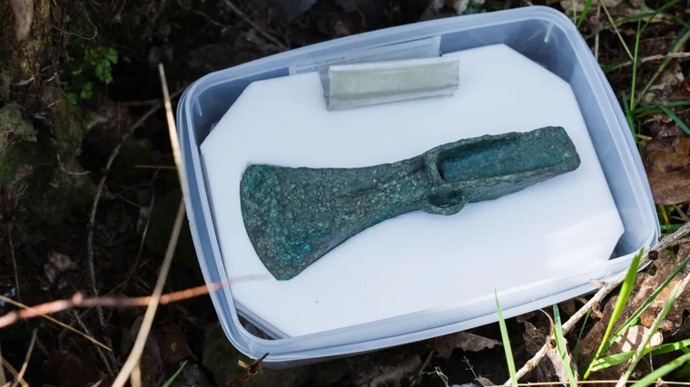Tras el hallazgo, la antigua pieza fue entregada para su análisis y ahora quedó bajo el cuidado de un centro patrimonial de la zona. Tras el hallazgo, la antigua pieza fue entregada para su análisis y ahora quedó bajo el cuidado de un centro patrimonial de la zona.