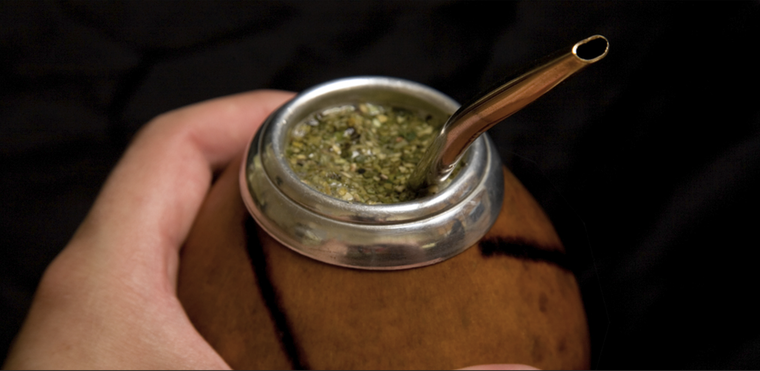 La bombilla suele contener restos de yerba, azúcares, sarro y otras impurezas Foto: Shutterstock