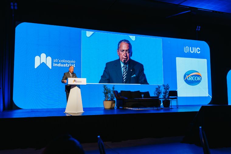 Daniel Funes de Rioja, presidente de la Unión Industrial Argentina (UIA) fue enfátco en la necesidad de abordar un amplio programa de reformas y apoyó las principales medidas del Gobierno. Foto: Atrezzo Productora - UIC