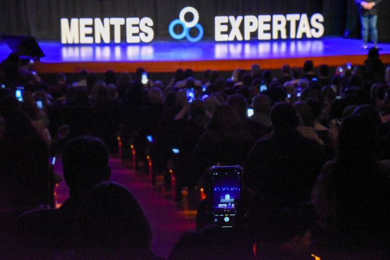 Mentes Expertas es un ciclo de conferencias. Mentes Expertas es un ciclo de conferencias.