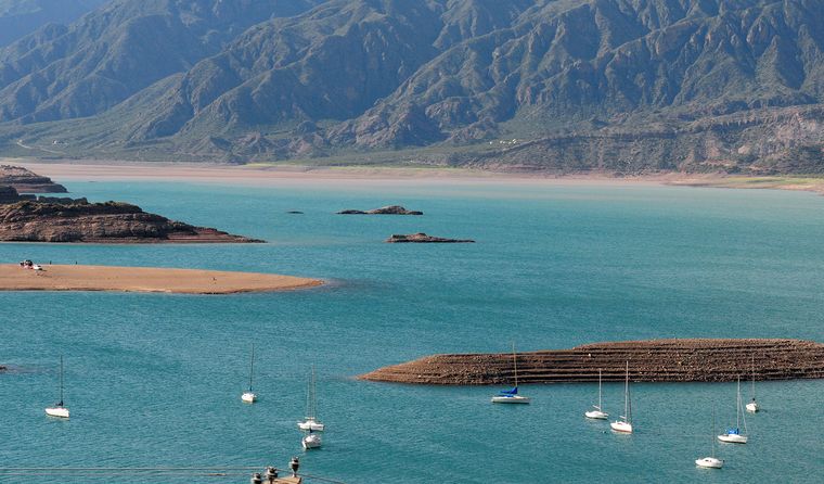 El embalse de Potrerillos se encuentra en un 62% de su capacidad total. El embalse de Potrerillos se encuentra en un 62% de su capacidad total.