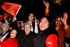 Más de un millón de marroquíes viven en España, como estas mujeres que celebraban el pase de la selección de Marruecos al mundial de Qatar de 2022 en las calles de El Vendrell, en Cataluña. Más de un millón de marroquíes viven en España, como estas mujeres que celebraban el pase de la selección de Marruecos al mundial de Qatar de 2022 en las calles de El Vendrell, en Cataluña.