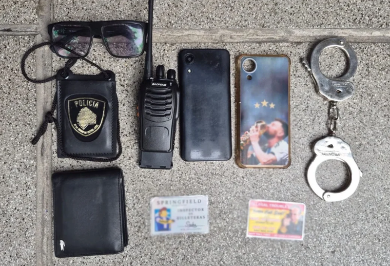 Todo lo incautado en el operativo en el que cayó el policía impostor. Todo lo incautado en el operativo en el que cayó el policía impostor.