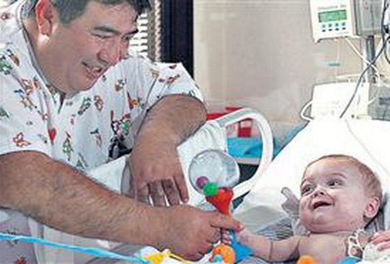 Fernández en su trabajo en la Fundación Favaloro. Foto: La Nación