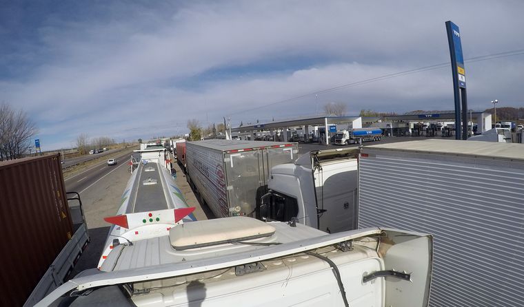 Activan protocolo de invierno que incluye rondas médicas para los camioneros varados.