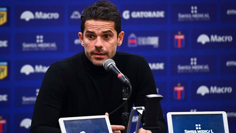 Gago y otro cruce picante con un periodista partidario de Racing