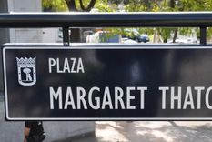 una plaza que hace honor a margaret thatcher