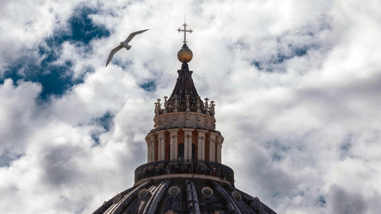 El economista Carlos Burgueño analizó el enfoque económico que podría caracterizar al nuevo papa León XIV Foto: EFE