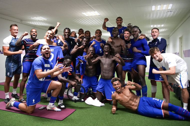 Los locales festejaron el pase a semifinales. Foto: @equipedefrance