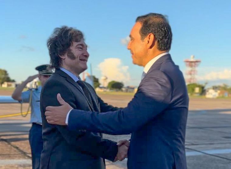 Javier Milei visitó Corrientes y fue recibido por Gustavo Valdés Foto: Twitter Oficial Gustavo Valdés