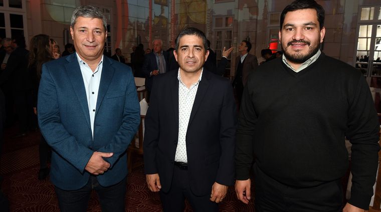 En el medio, el intendente de Alvear, Walter Marcolini junto al de Malargüe Juan Manuel Ojeda. Foto: ALF PONCE MERCADO / MDZ