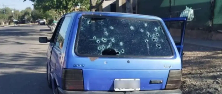 Auto marca FIAT tiroteado. Foto: Ministerio de Seguridad
