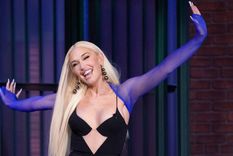 Foto: https://flipboard.com/@boujemaak/freedom-world-magazine-international-paris-olb21c6cz/gwen-stefani-channeled-the-80s-with-a-fringe-jumpsuit-and-mesh-bolero/a-DO_7Q_0DRdS2lIsBcSa1MA%3Aa%3A2887249264-ca3b69e02d%2Finstyle.com