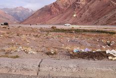 la postal que se repite: la montana hecha un basural tras el paso de turistas