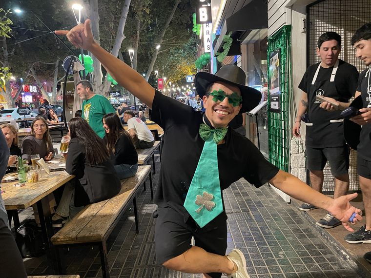 La Avenida Arístides Villanueva fue el eje central para quienes buscaron música y aire libre. La Avenida Arístides Villanueva fue el eje central para quienes buscaron música y aire libre.