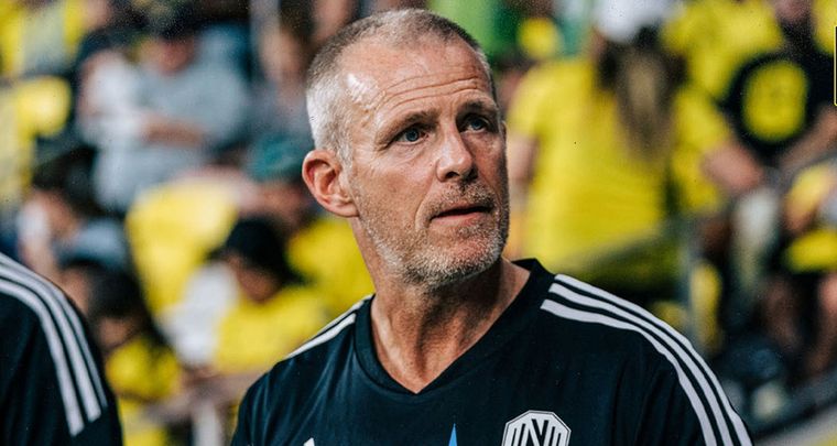 El DT de Nashville, Gary Smith. Foto: @NashvilleSC