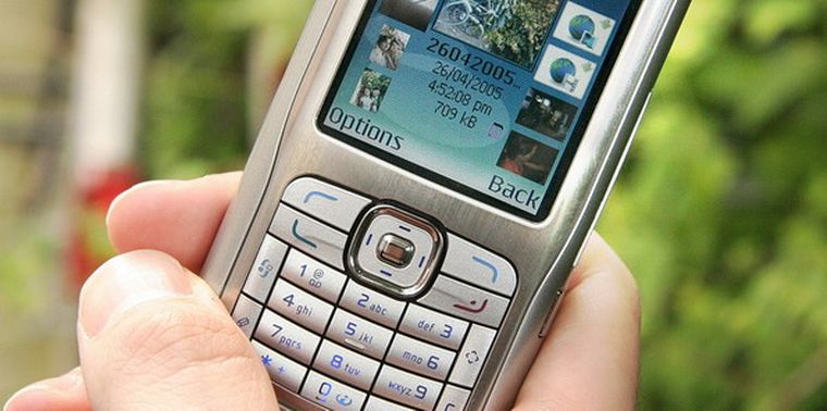 La escuela notifica a los padres a través de mensajitos de texto. Foto: web