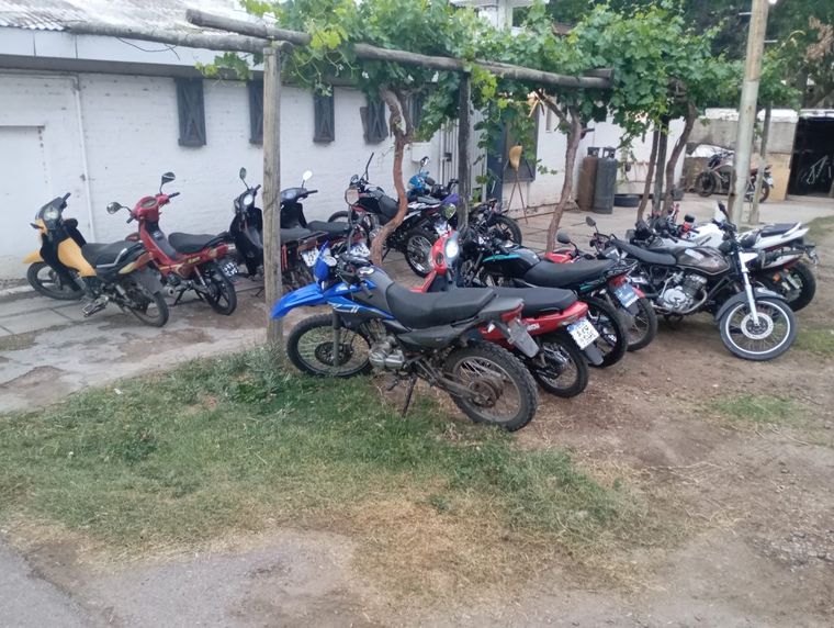 La intervención policial, que contó con el uso de drones, llevó a casi 300 identificaciones y al secuestro de varias motocicletas.&nbsp;