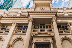 Tras el cierre del dólar soja 3, que terminó aportando US$ 5100 millones, ahora el Banco Central resigna billetes verdes todos los días. Foto: Archivo