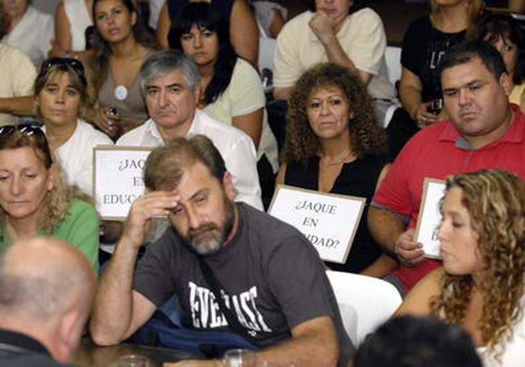 A cada minuto se complica el frente de los docentes. Foto: Marcelo Ruiz / MDZ