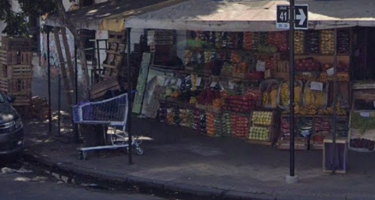 En esa verdulería le dispararon a la víctima Foto: X (Twitter) Hechos y Derecho