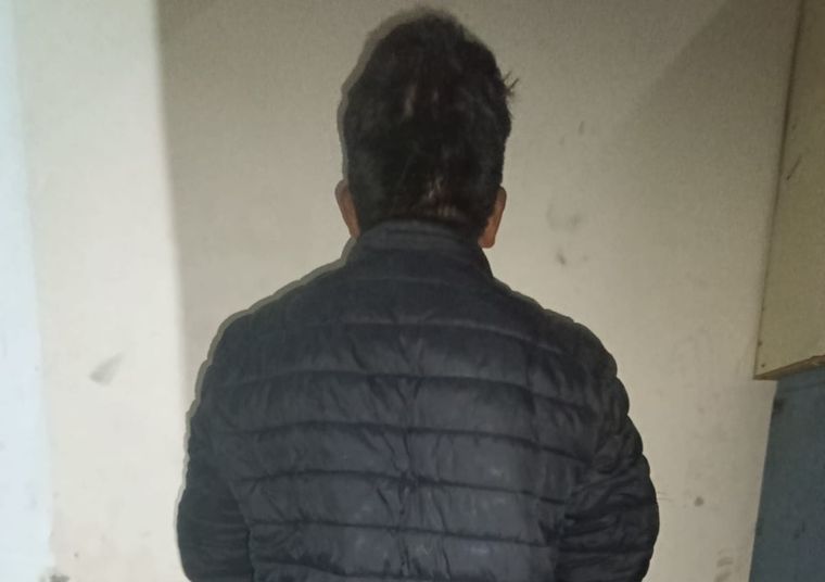 El sujeto fue detenido tras haber cometido un robo momentos antes El sujeto fue detenido tras haber cometido un robo momentos antes