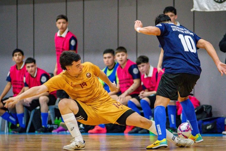 La selección mendocina C-20 de futsal es uno de los equipos que año a año nuclea a varios jóvenes en edad escolar de la provincia para representar a Mendoza a nivel nacional. Foto: Enzo Espinosa.