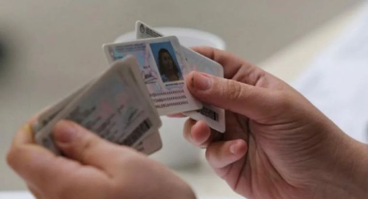 Un hombre fue acusado de estafa por sacar cuatro préstamos a nombre del titular de un DNI que se encontró en el centro de San Juan