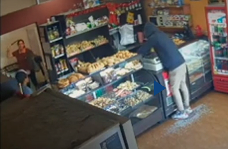 El asalto captado por las cámaras. Foto: captura de video.