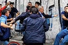 Paro de colectivos por el homicidio de un chofer y violencia ante la llegada de Sergio Berni. Foto: Twitter: @mauroszeta