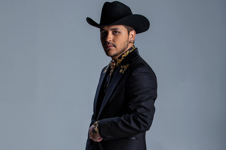 Este es el increíble tatuaje de Christian Nodal que mostró en sus vacaciones.