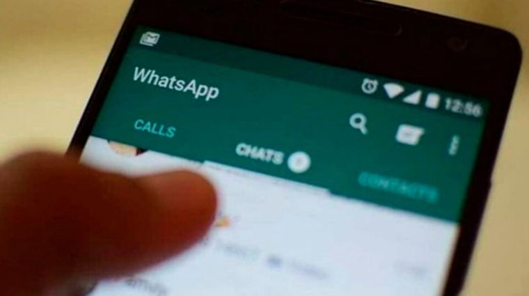 La estafa comenzó cuando se contactaron con la víctima por WhatsApp, asegurando ser su hijo. Engañado, les envió 6.000 dólares.