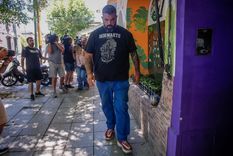 Alejandro Muñoz, jefe de seguridad de Le Brique, se retira tras declarar en el juicio. Foto: Télam