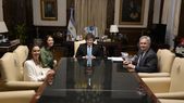 El presidente Javier Milei se reunió con la activista antichavista Elisa Trotta en la Casa Rosada, también estuvieron el canciller Pablo Quirno y la diputada Sabrina Ajmechet.