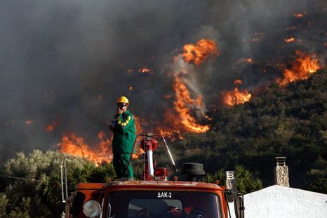 En Grecia, el origen del incendio obedece en esta época a las altas temperaturas. Foto: Efe. En Grecia, el origen del incendio obedece en esta época a las altas temperaturas. Foto: Efe.