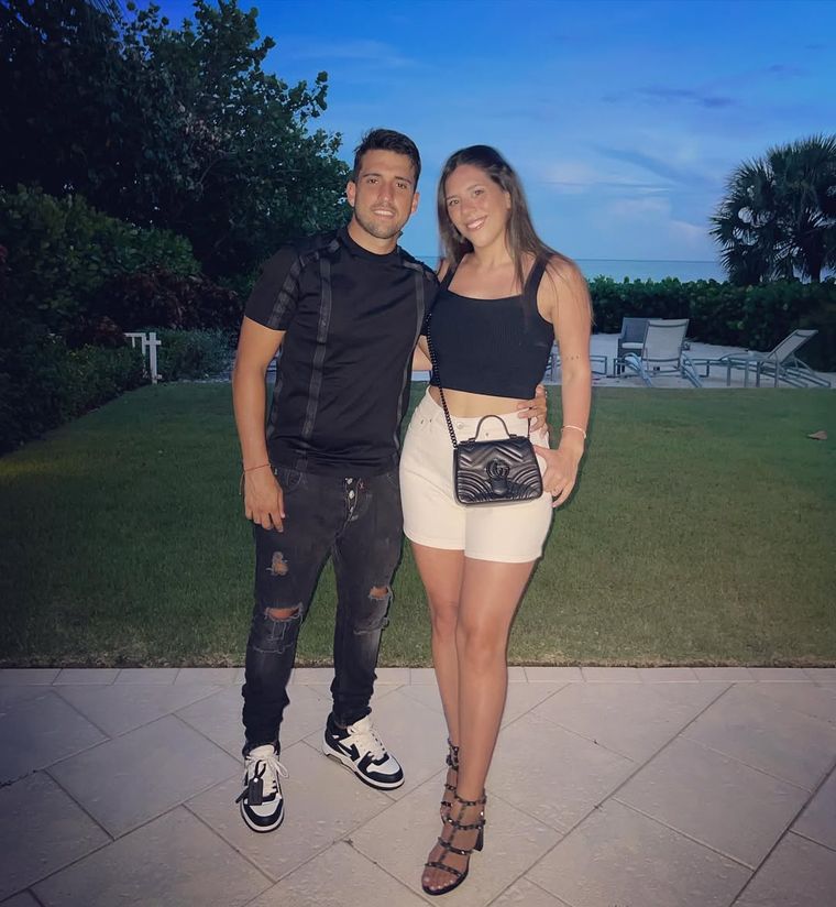 El flamante matrimonio Messi-Arellano comparte su pasión por los viajes y el amor por su barrio, La Bajada. El flamante matrimonio Messi-Arellano comparte su pasión por los viajes y el amor por su barrio, La Bajada.