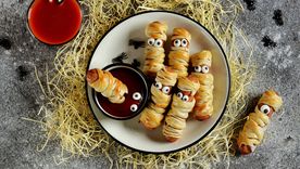 Probá la receta de salchichas momia caseras y conquistá con sabor y presentación. Probá la receta de salchichas momia caseras y conquistá con sabor y presentación.